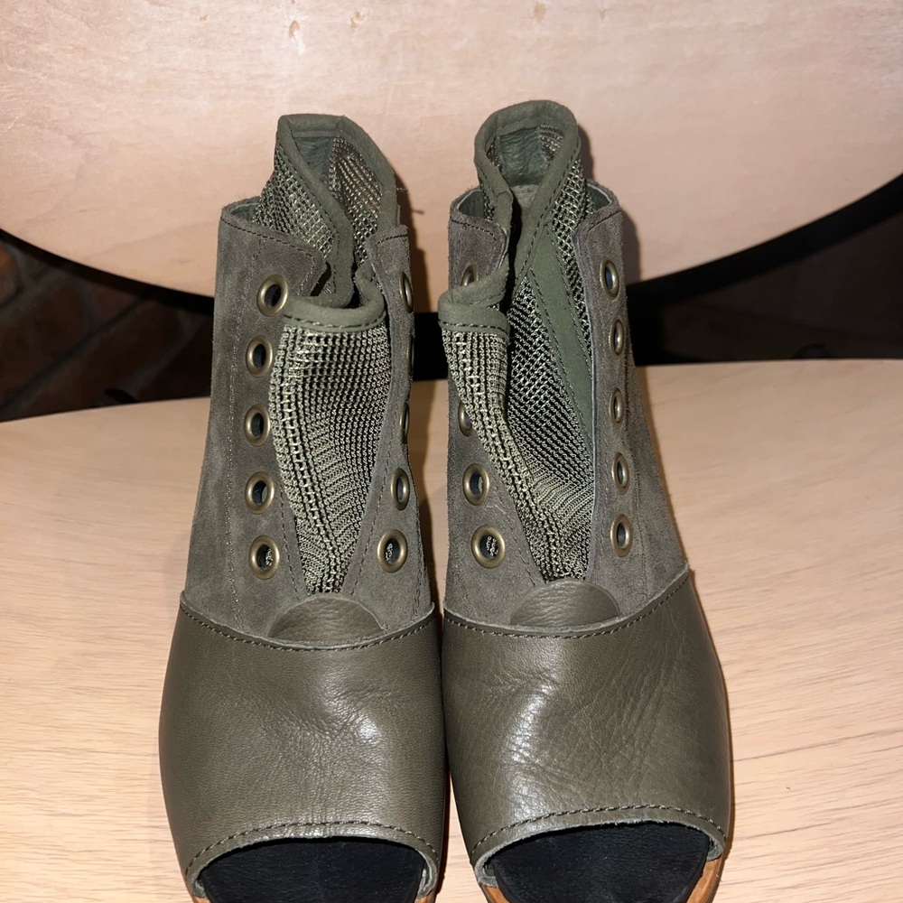 Sorel Olive Lace-Up Women's Boots